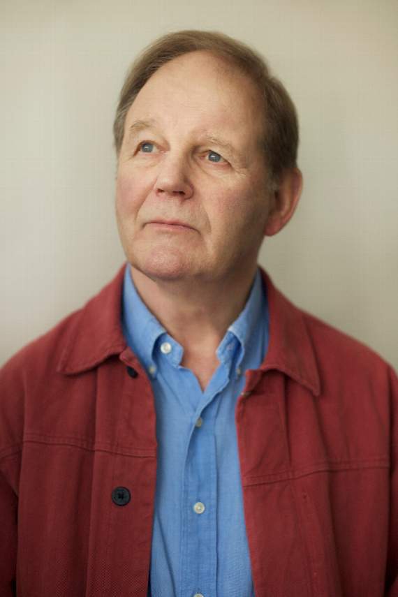 Michael Morpurgo and wife to open new book vending machine