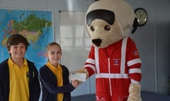 Hatherleigh Primary School children meet Ambrose the Devon Air Ambulance mascot