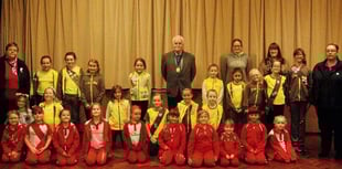 Brownies and Rainbows meet town mayor