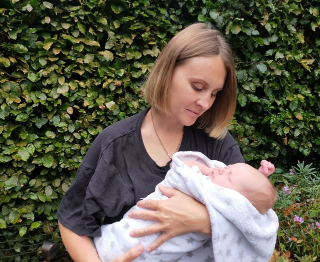 Ukrainian woman gives birth and thanks village for support