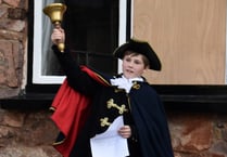Hatherleigh town crier wows crowd at carnival