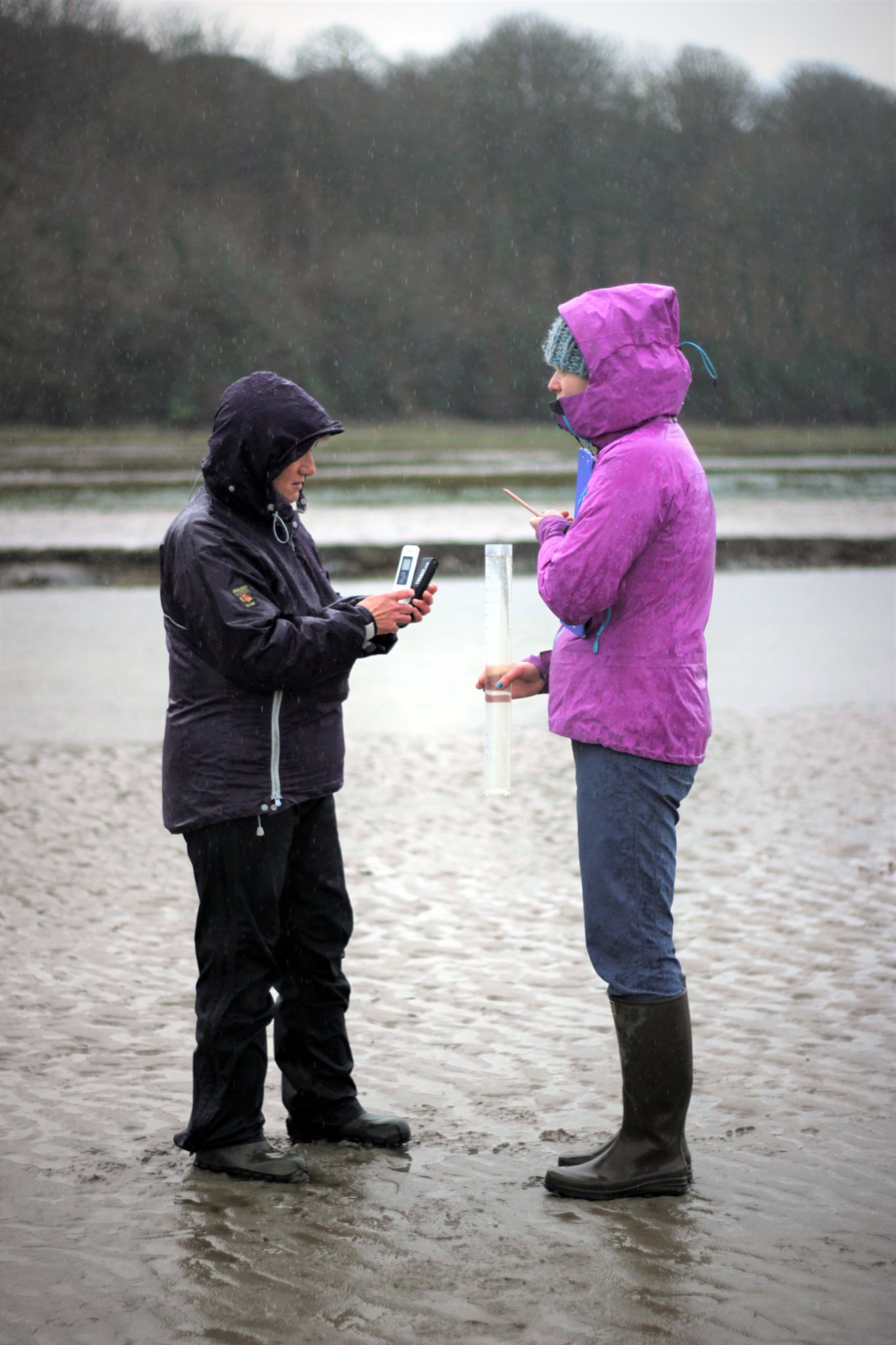 Citizen scientists keep eye on health of rivers