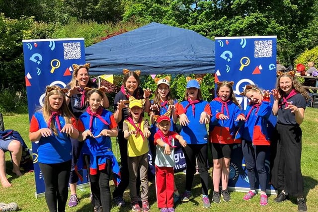 Girl guides sleep over with tigers at zoo