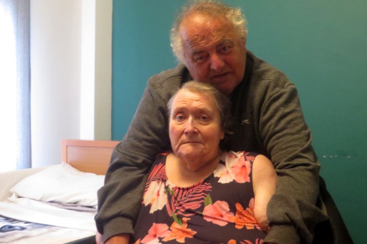 Derek and Jean Robbins. SR 3262