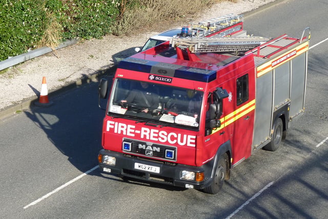 14 fire crews fighting Drewsteignton thatch fire
