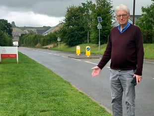 Councillor petitions for new pavement