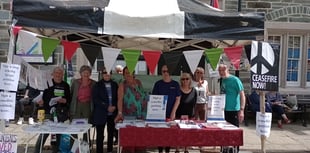 Peace campaigners' pro-Palestinian town centre stand