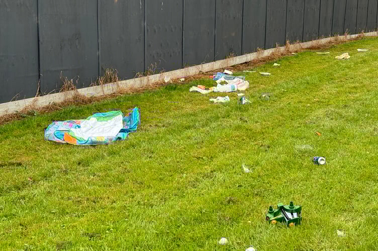 Rubbish at The Rec in Crediton.  AQ 8040