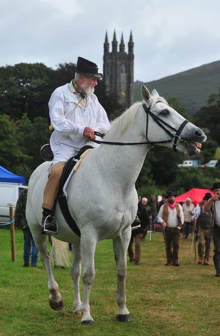 Widecombe Fair. Old Uncle Tom Cobley rides in