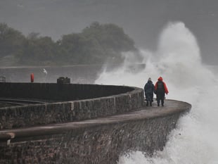 Strong winds forecast as Met Office issue warning 