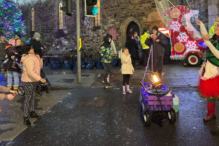 Festive bubble show with Bubbles the pixie