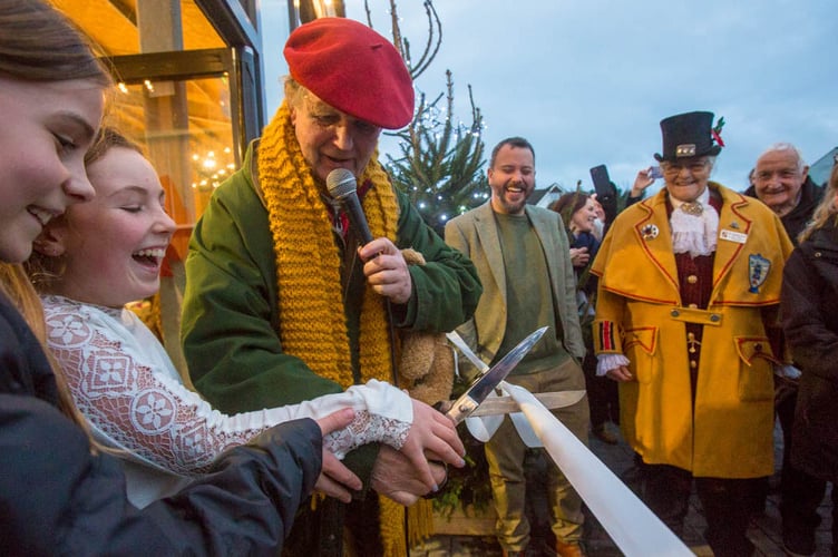 Sir Michael Morpurgo and helpers declare the market open