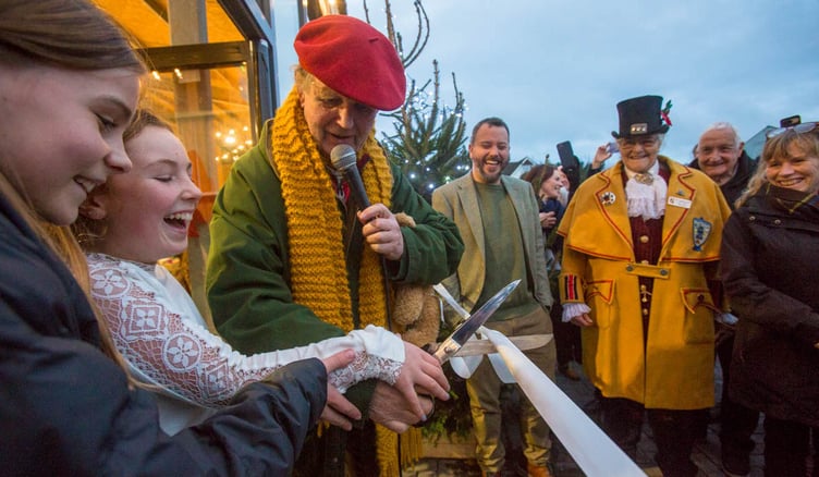 Sir Michael Morpurgo and helpers declare the market open