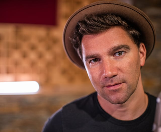 American country singer due to perform in Okehampton