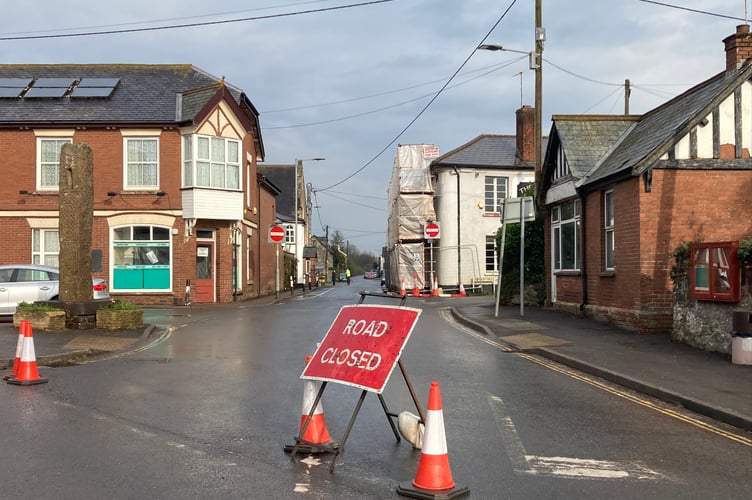 The A377 from Bassetts Bridge to Bewsley Hill is shut
