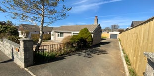 Charming bungalow to let in desirable area 