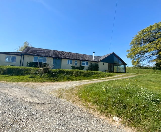 Spacious detached property to let in Bradstone 