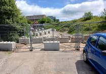 Landowner versus residents: Fence dispute