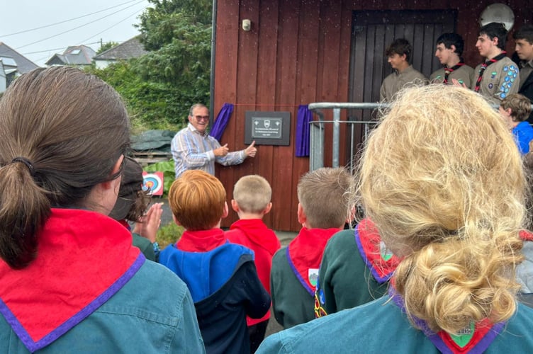 Cllr Fisher unveiling the new plaque.