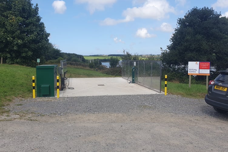 The new purpose-built facility is free for all visitors to the lakes to use to wash off watercraft, boards or bikes, including a section for model boats, before they leave the site.