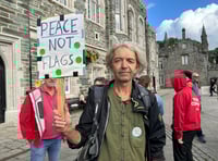 Stand up to racism protesters outnumber 'stop the boats' lobby