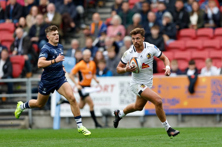 Henry Slade runs in a Try for Exeter Chiefs