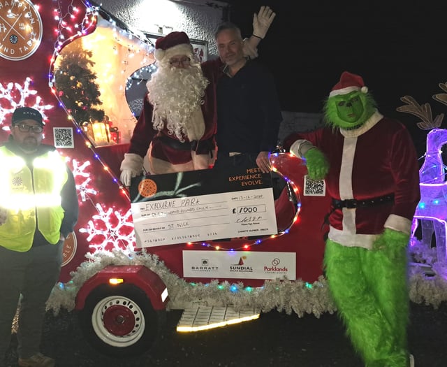 WATCH: Santa's sleigh brings festive cheer 