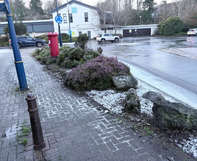Okehampton's first snow as Met issues warning