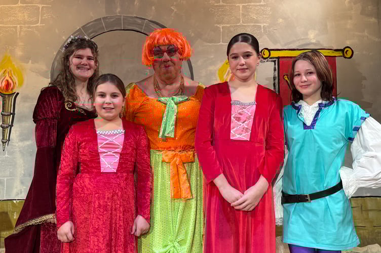  The dame, Molly Coddle, is played by Mike Fox, pictured with Maid Marion (Alice Smith), left with Babe (Sophie Bowden, aged 11) and right, the hero, Dave Nave aka Dangerous Dave, played by Annabelle Harris (13) with Babe Mollie Hope (12).  AQ 1682
