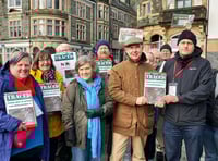 Estate objectors take campaign to the streets