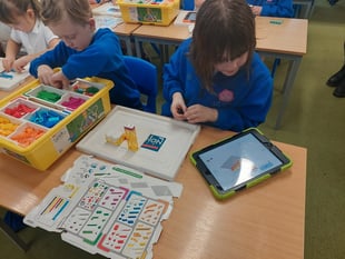 Children make mini-robots