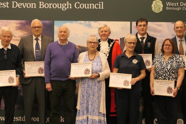Top citizens receive mayoral community awards