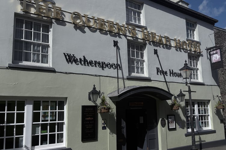 The Queen's Head in Tavistock (cropped)