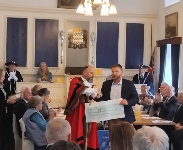 Mayor raises £1.4K for Armed Forces charity