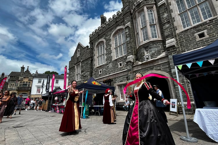 Tavistock's Edge Players in period costume entertain visitors to Tavistock Cream Tea Festival fete.