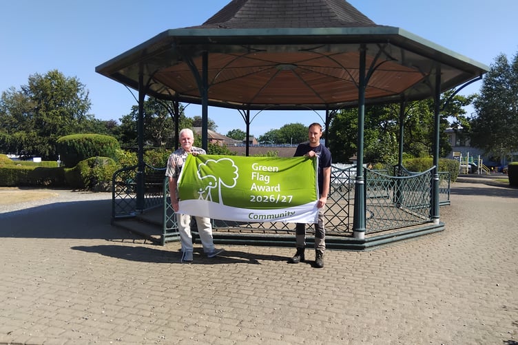 L–R: Chair of Parks Committee Cllr Bob Tolley and park keeper James McGahey.