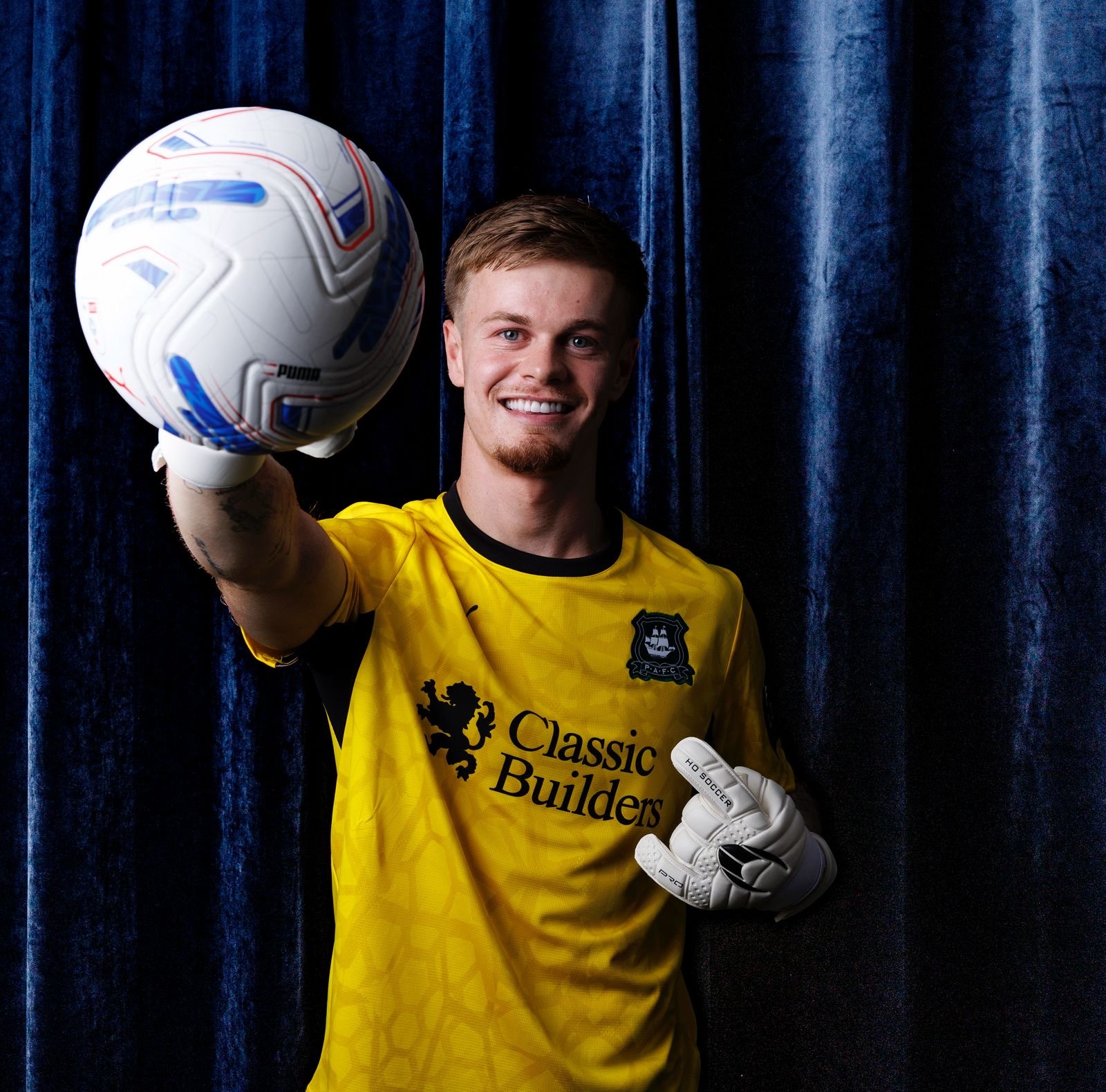 Plymouth Argyle have completed the signing of goalkeeper Murphy Cooper on a two-year deal (Picture: PAFC)