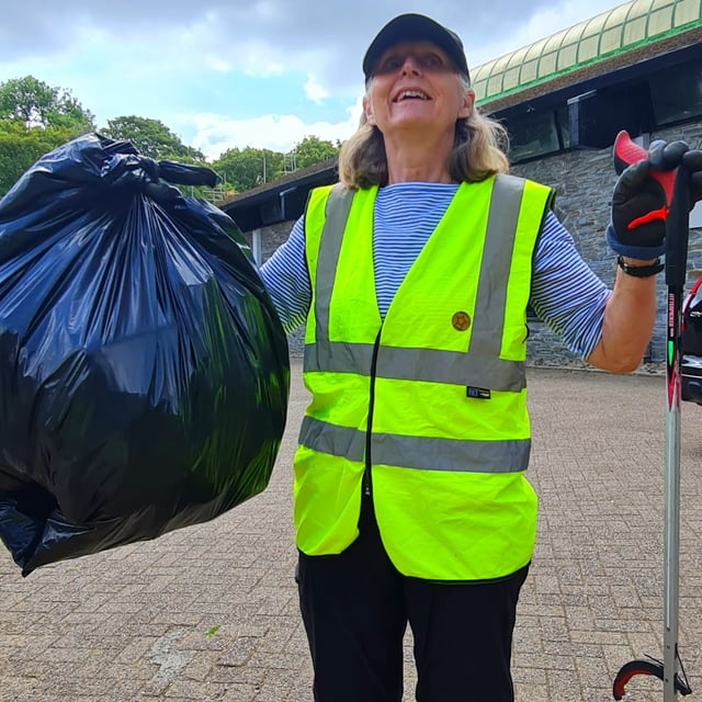 Tidy Tavi team clear 12 bags of rubbish