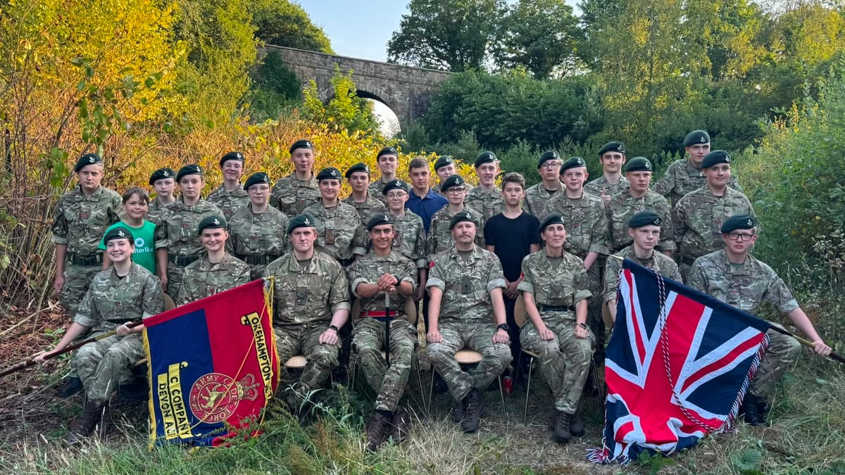 Kadetten der Armee aus Okehampton besuchen den Buckingham Palace und ...