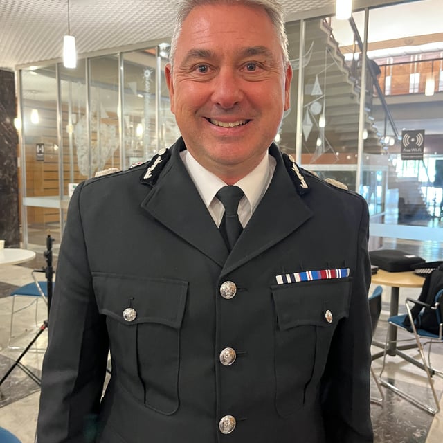  Police chief agrees to stay another two years