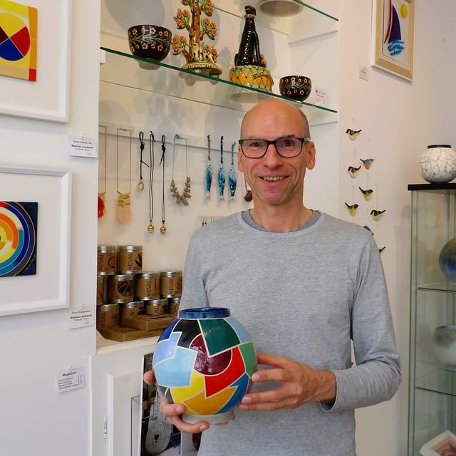 Pop-up pottery throw-down