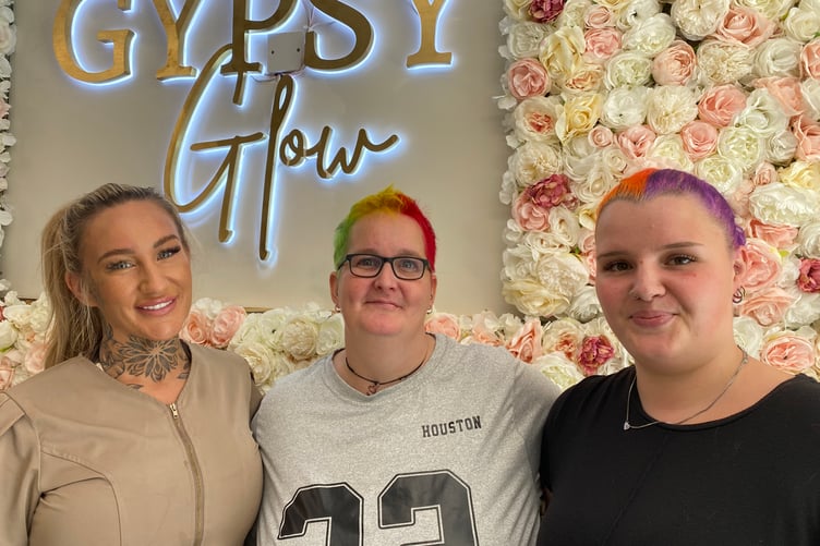 Jen Powers-Horn, centre, outside Gypsy Glow beauty salon with stylist Nasha Wall on the right and Amber-Leigh Langdon-Parsons (owner). Jen's hair now sports green, yellow and red for charity.